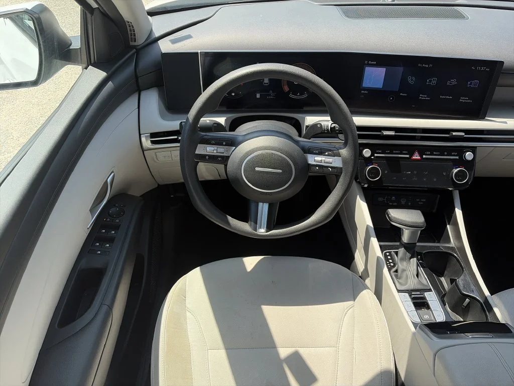 Used 2025 White Hyundai SEL image 14
