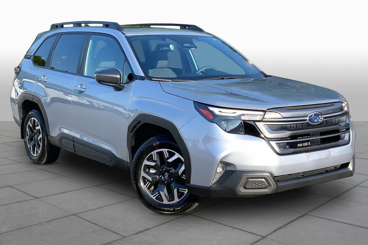 Used 2025 Ice Silver Metallic Subaru Premium image 3
