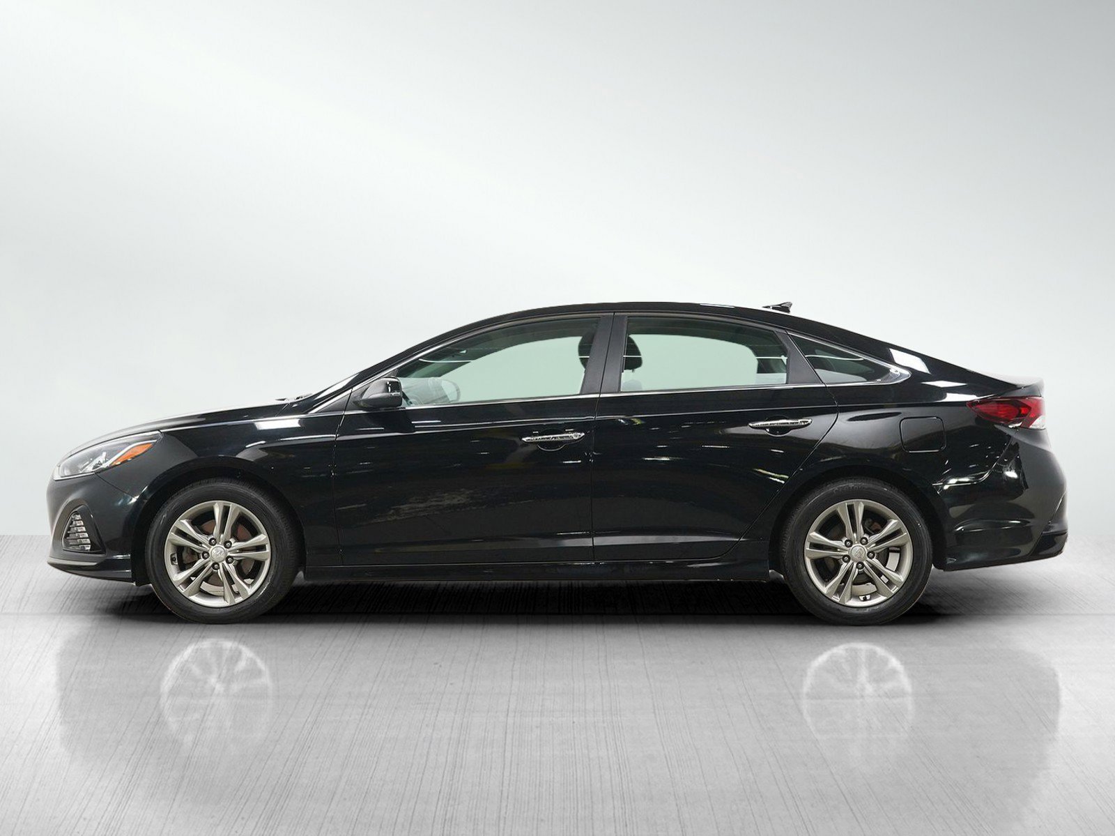 Used 2019 Hyundai Sonata SEL with VIN 5NPE34AF3KH754782 for sale in Burnsville, Minnesota