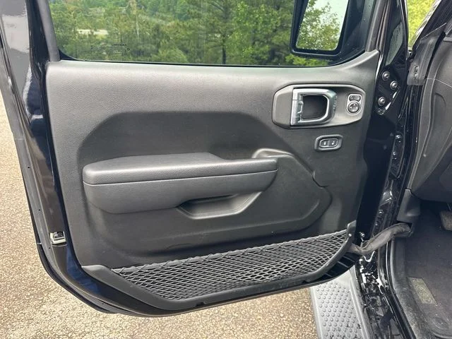Used 2023 Black Jeep Sport S image 25