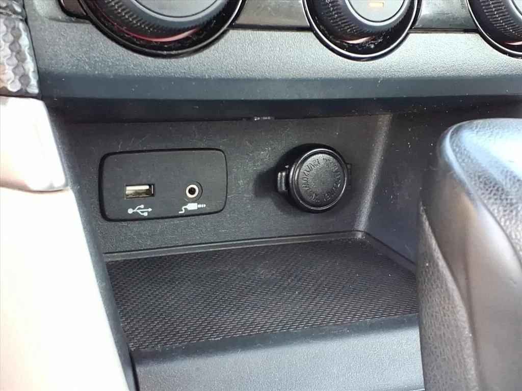 Used 2023 White Subaru  image 13