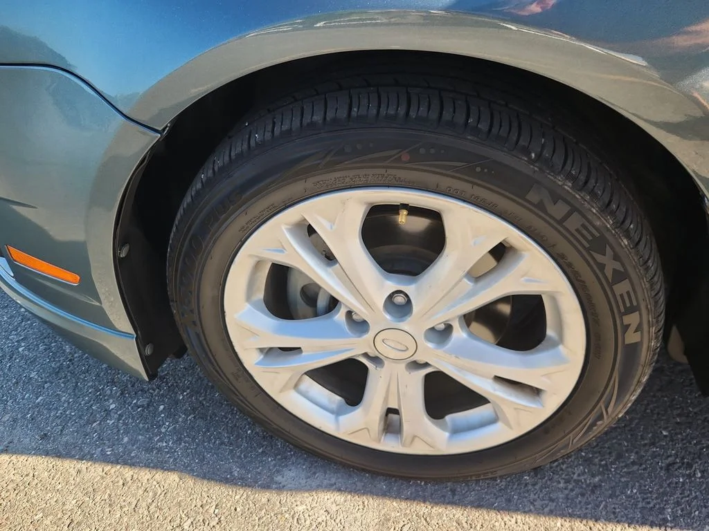Used 2012 Blue Ford SE image 18
