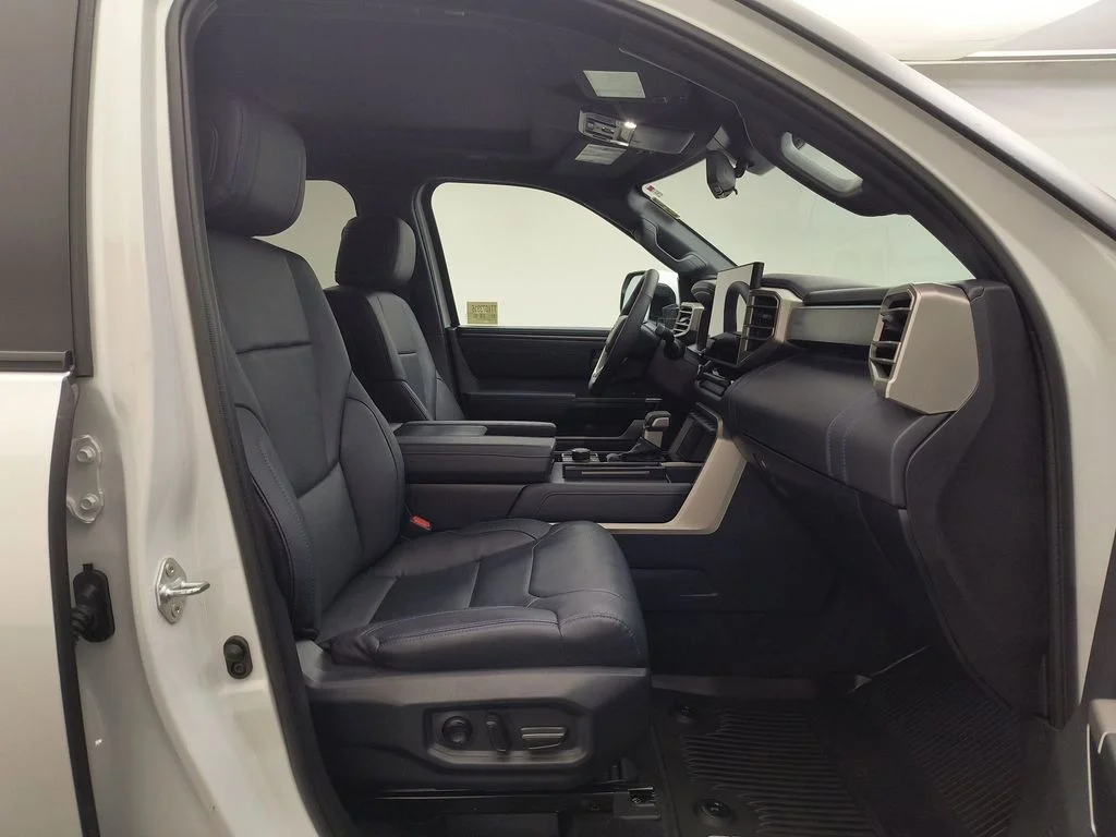 Used 2026 Wind Chill Pearl Toyota Platinum image 30