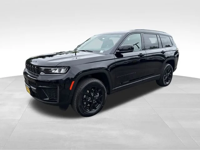 New 2026 Diamond Black Crystal Pearl-Coat Exterior Paint Jeep Laredo image 3