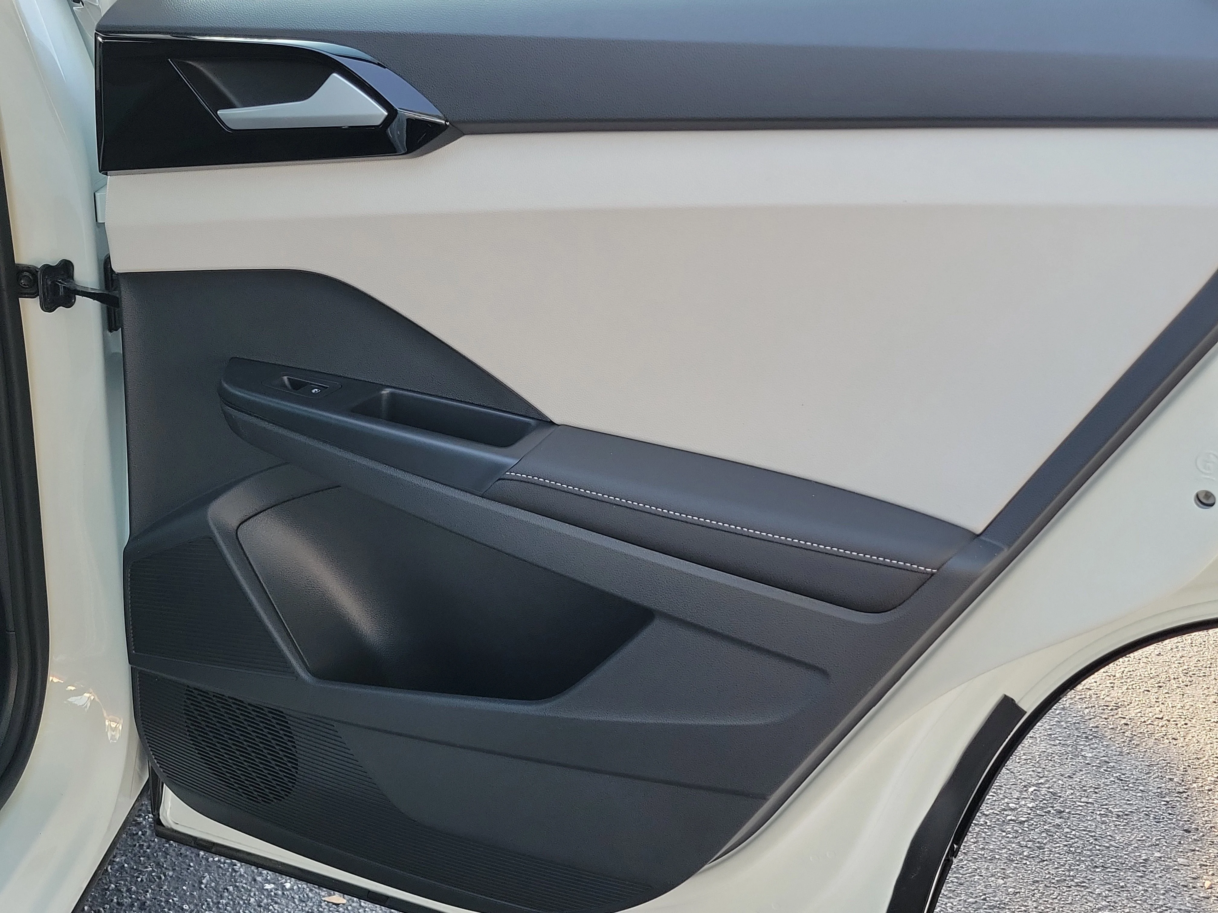 New 2026 White Volkswagen 1.5T S image 11