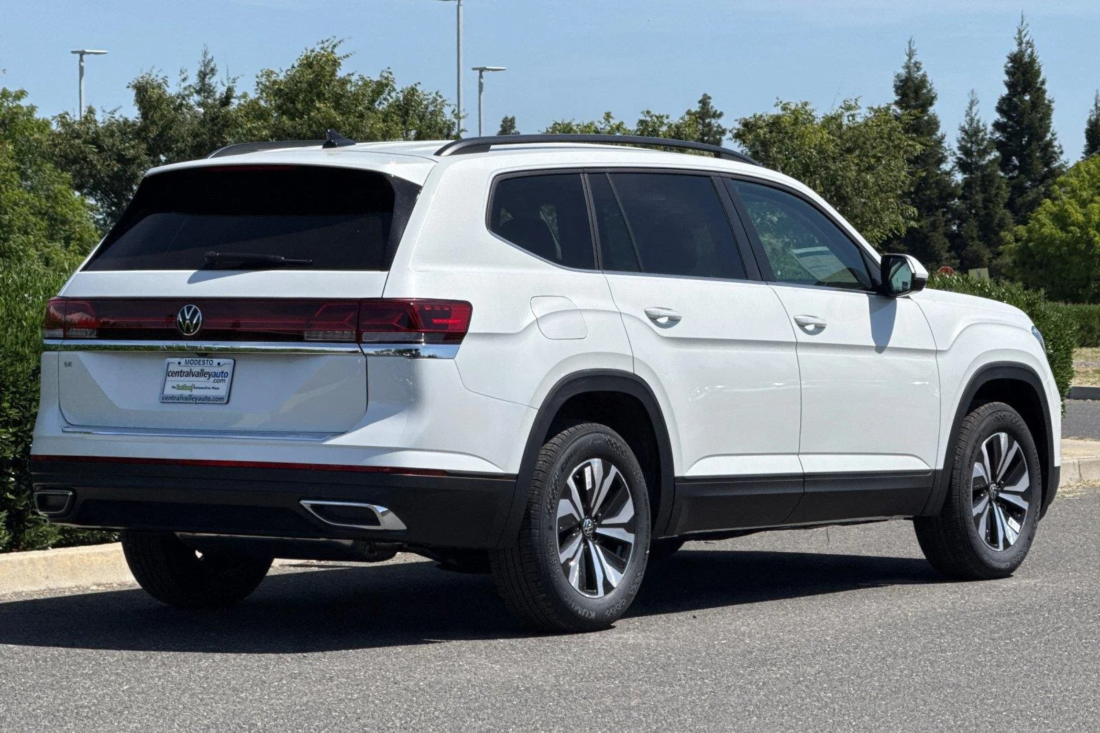 New 2026 Opal White Pearl Volkswagen 2.0T SE image 4