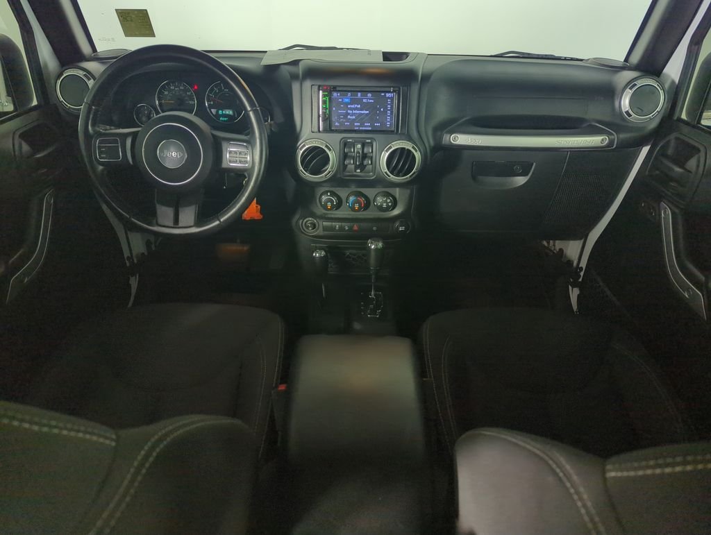 Used 2018 White Jeep Unlimited Sahara image 14