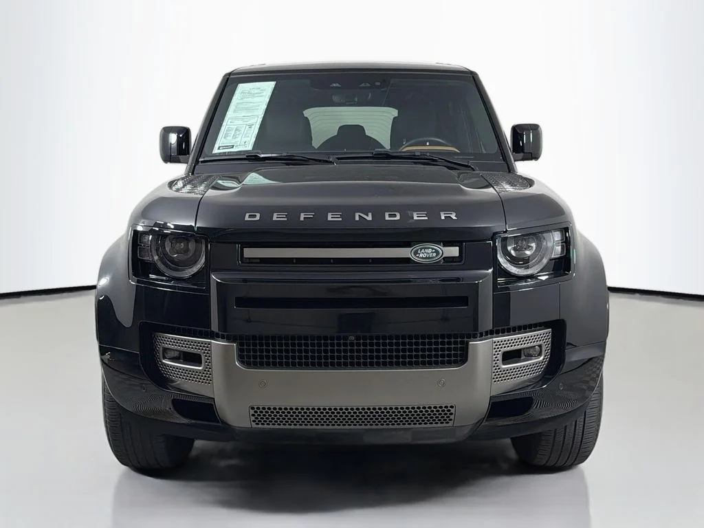 Used 2024 Black Land Rover X-Dynamic SE image 2