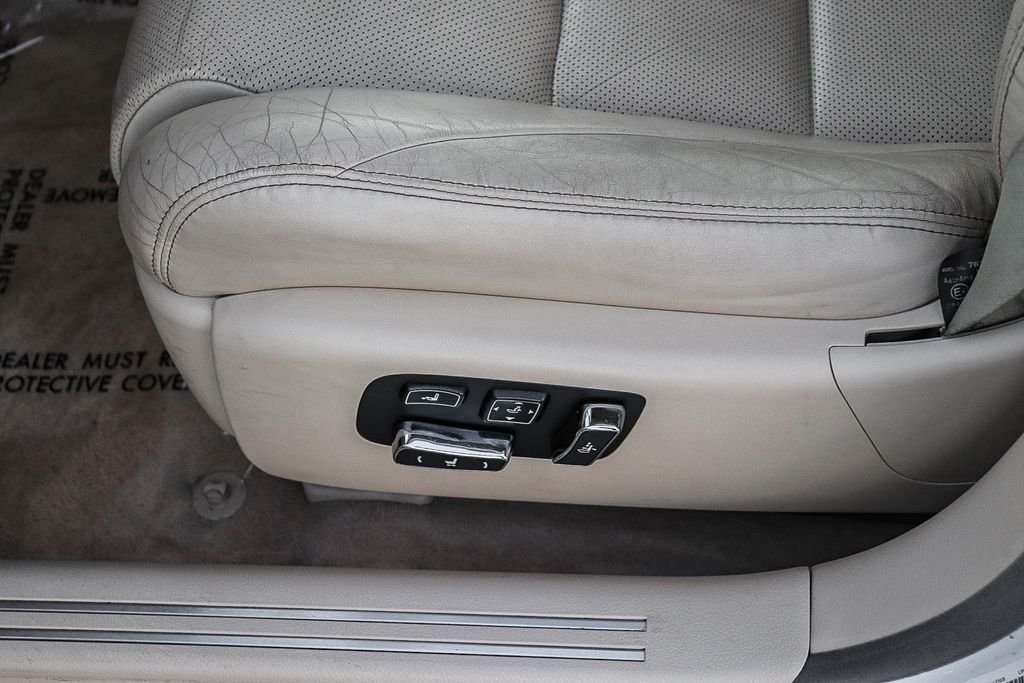 Used 2016 White Pearl Lexus 460 image 26