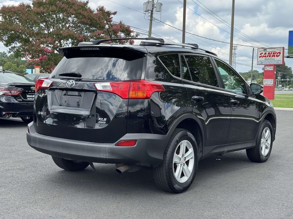 Used 2014 Black Toyota XLE image 22