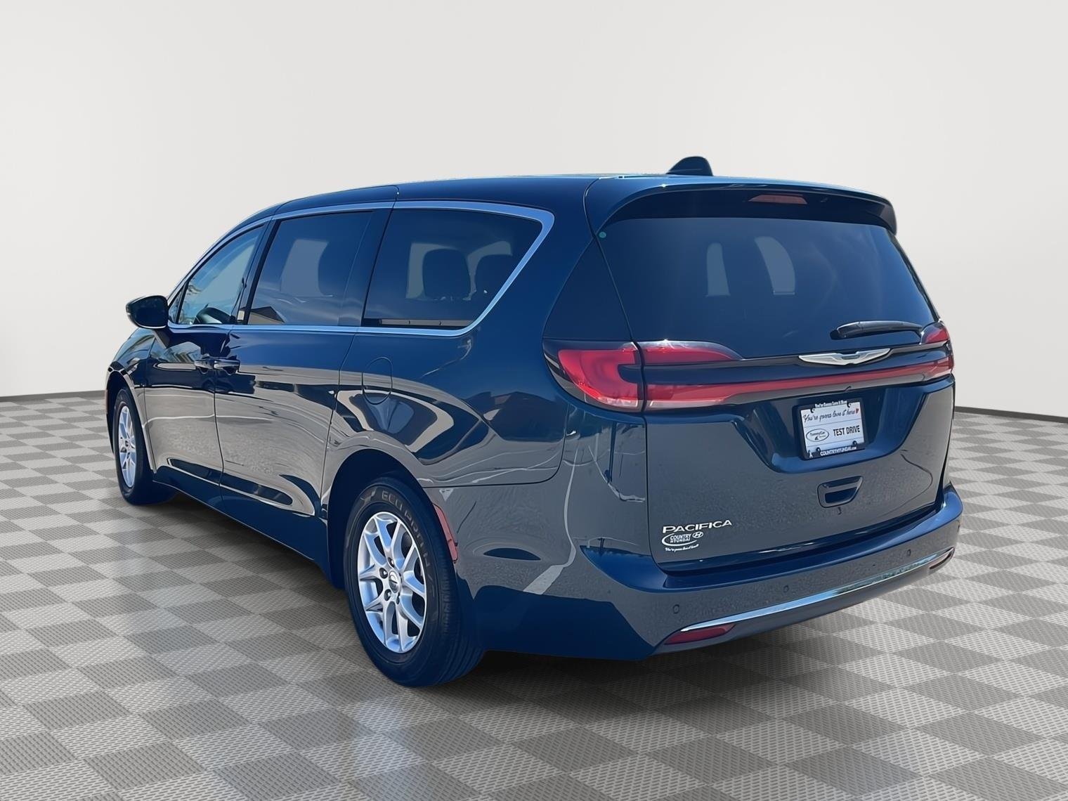 2023 Chrysler Pacifica Touring L - Photo 7