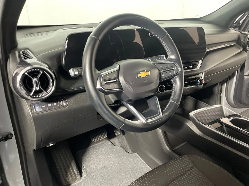 Used 2025 Sterling Gray Metallic Chevrolet LT image 8