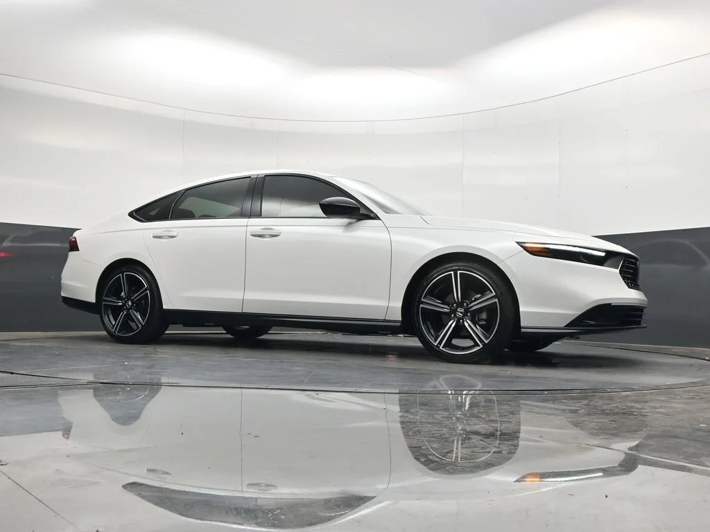 Certified Used 2026 Platinum White Pearl Honda SE image 30