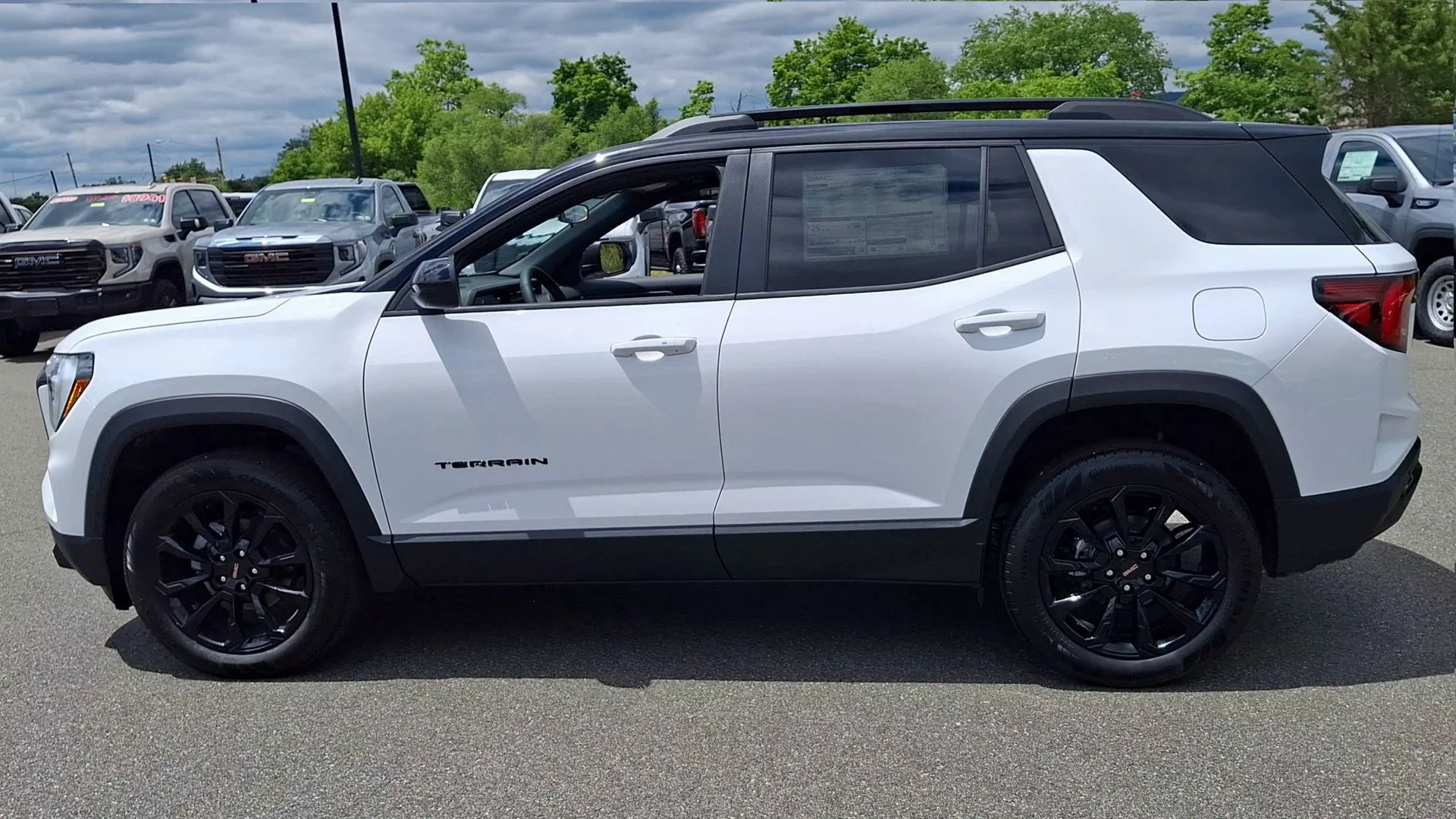 New 2026 Summit White GMC Elevation image 32