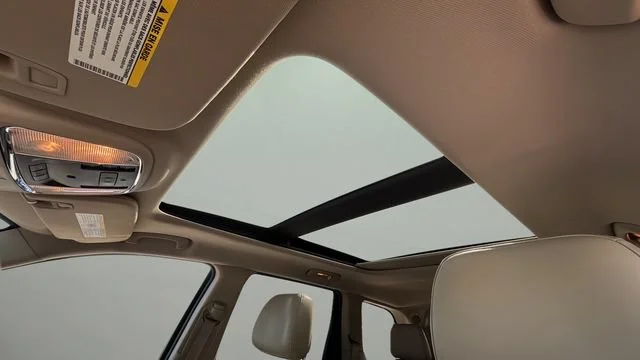 Used 2015  Jeep Limited image 19