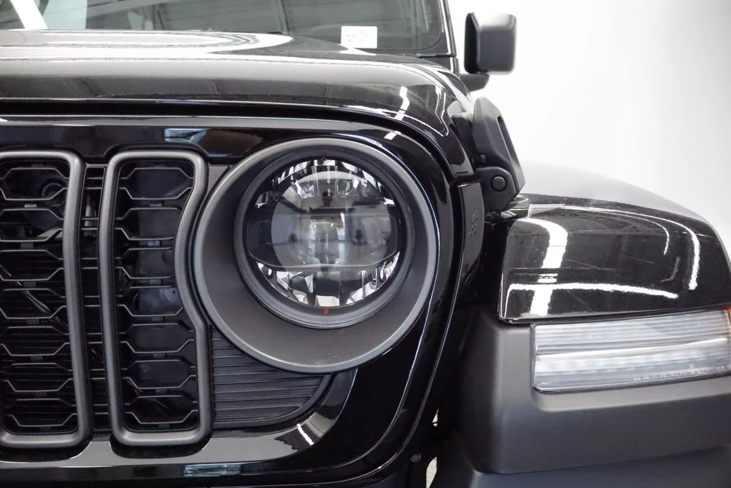 New 2026 Black Clear-Coat Exterior Paint Jeep 85th Anniversary Edition image 3