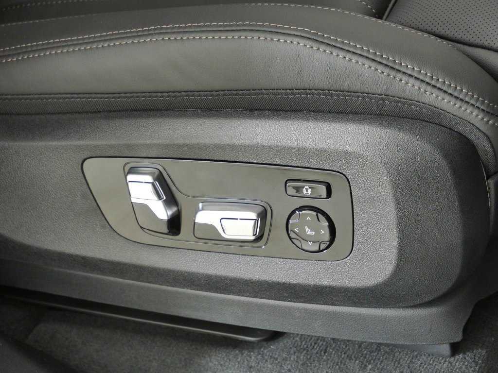 New 2026 Dravit Grey Metallic BMW M60i image 22