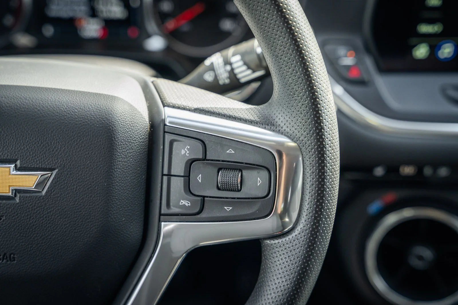 Used 2024 White Chevrolet LT image 29