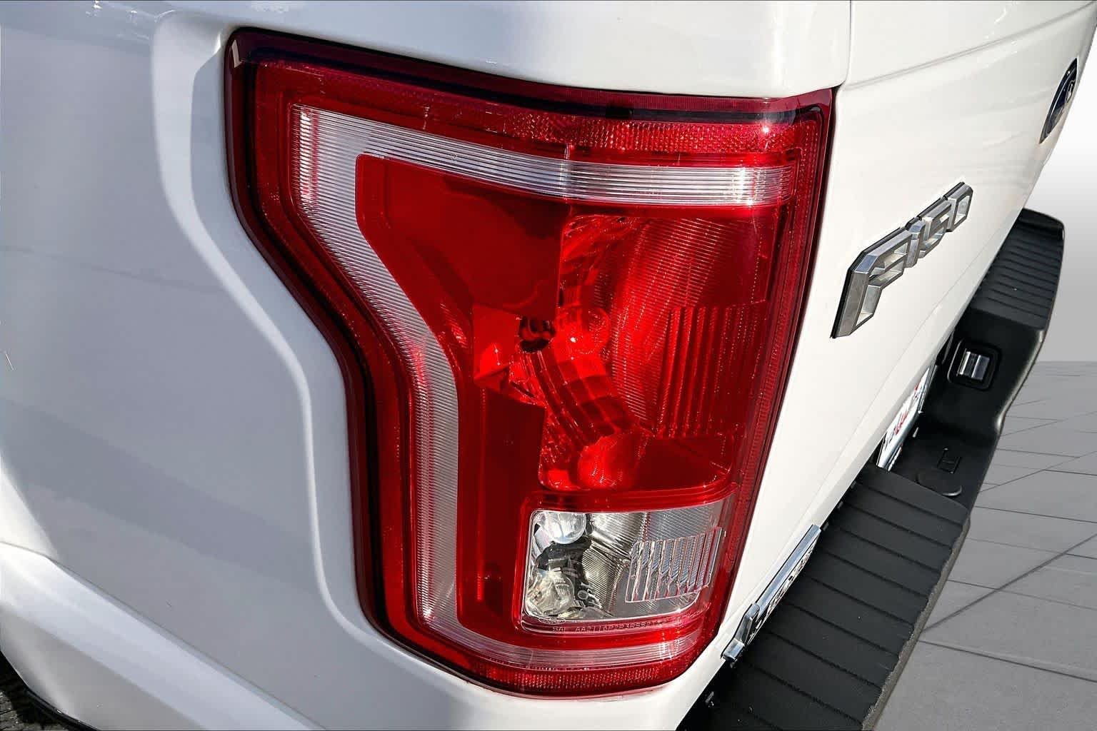 Used 2016 Oxford White Ford XLT image 28