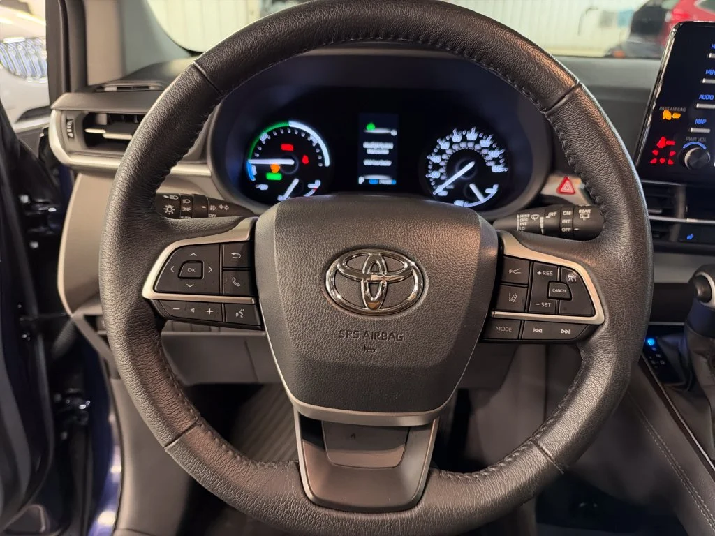 Certified Used 2022  Toyota XLE image 19