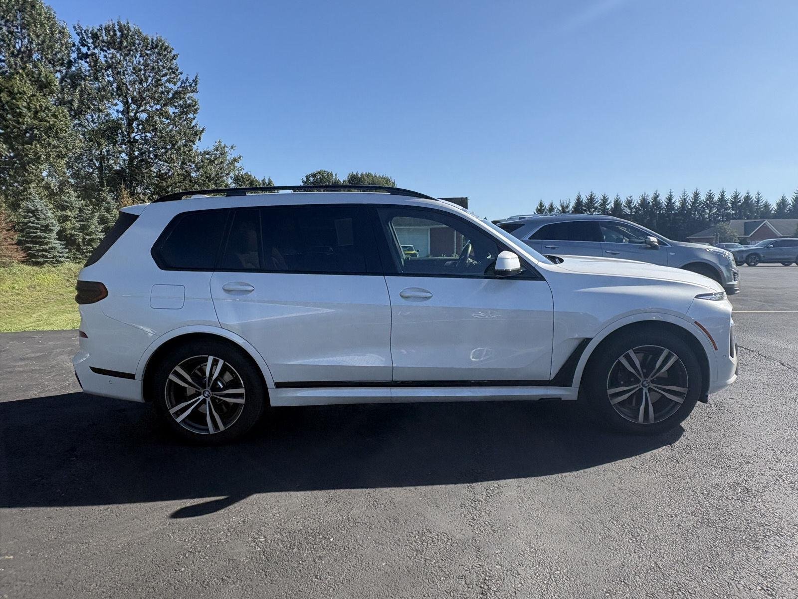 Used 2026 Mineral White Metallic BMW xDrive40i image 8