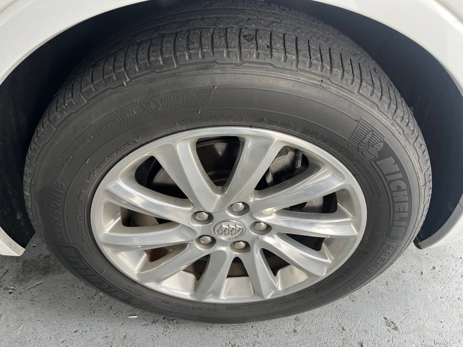 Used 2020 SUMMIT WHITE Buick Essence image 12