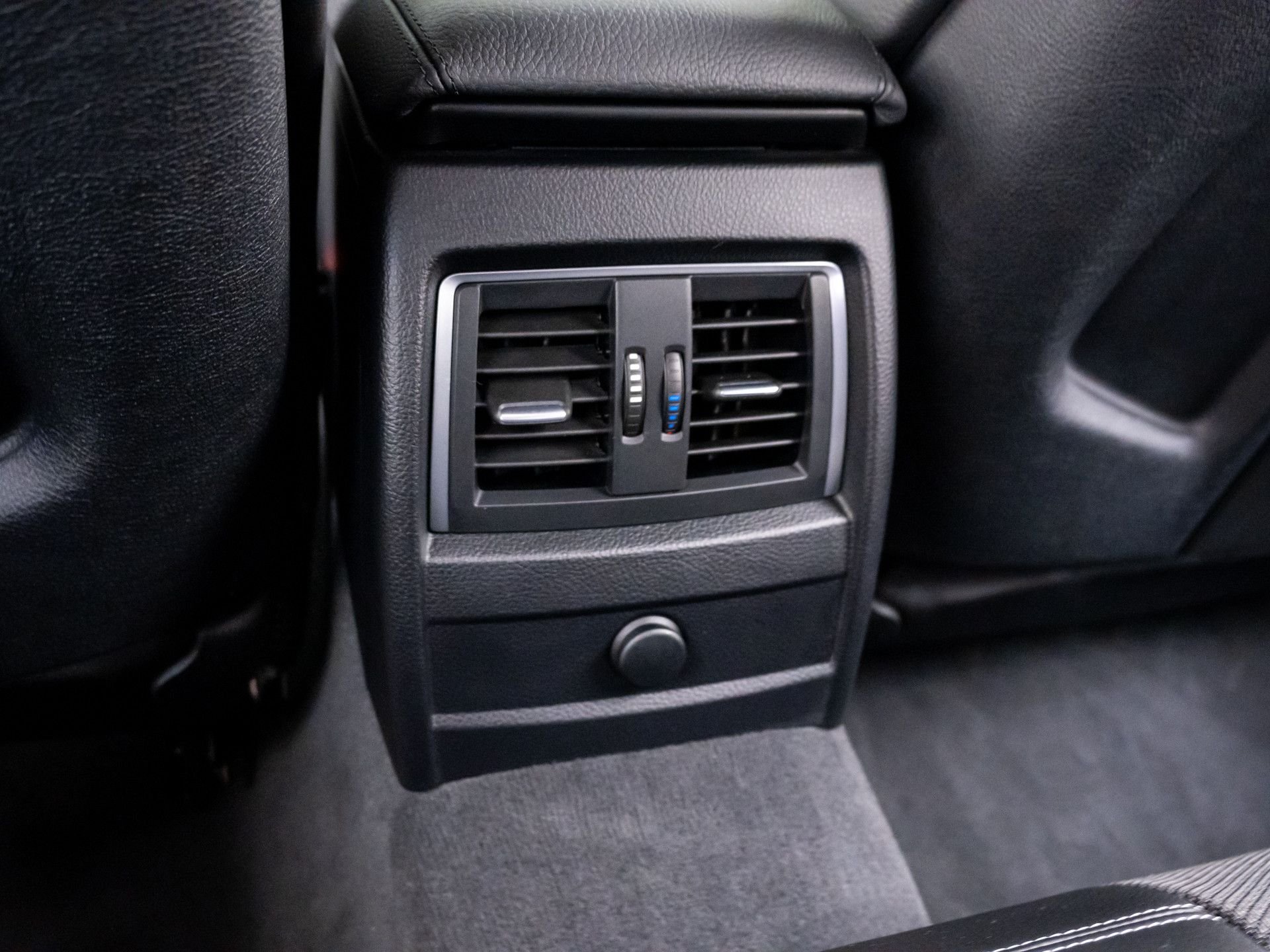 Used 2018 White BMW Base image 19