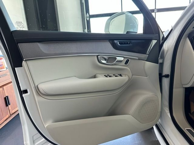 New 2026 White Volvo T8 Ultra image 11