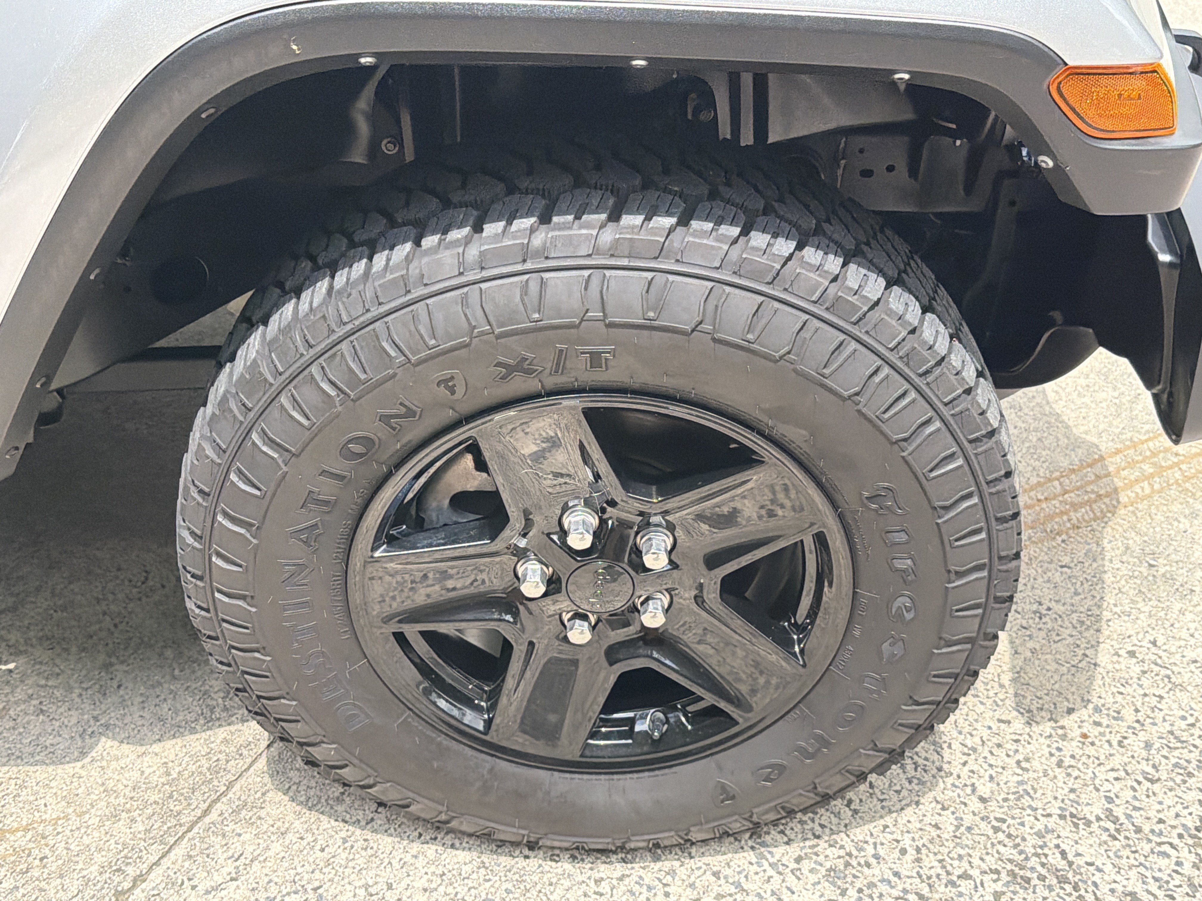 Used 2021 Billet Silver Metallic Clearcoat Jeep Sport S image 12