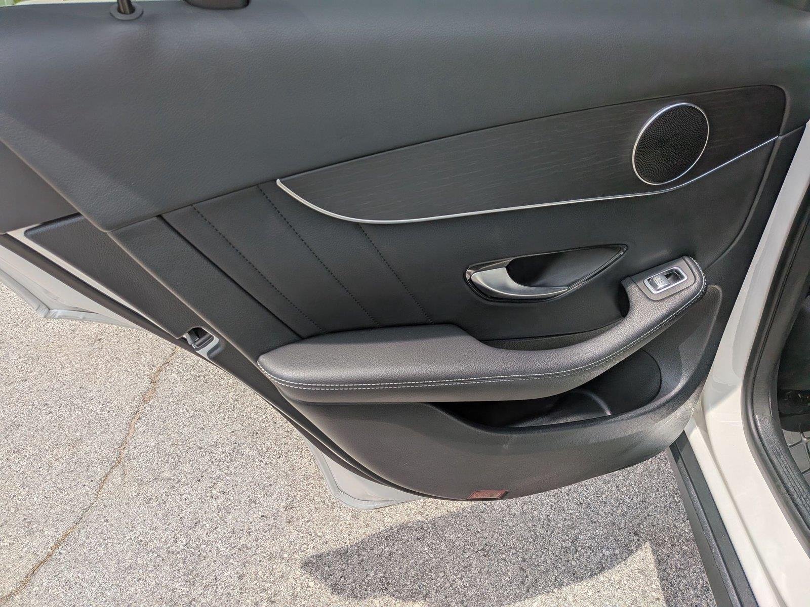 Used 2022 Polar White Mercedes-Benz GLC 300 image 28