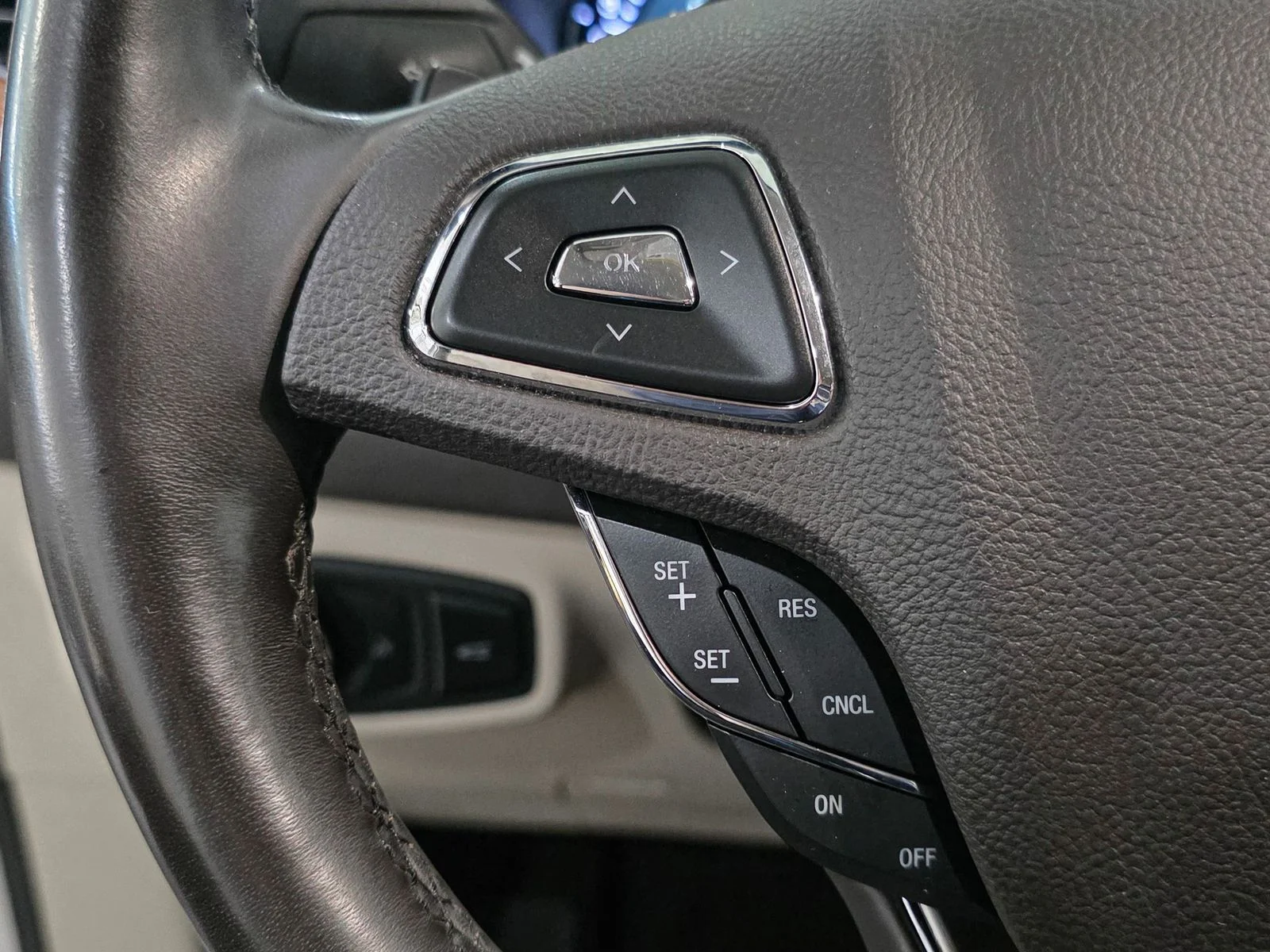 Used 2019 White Lincoln Select image 35