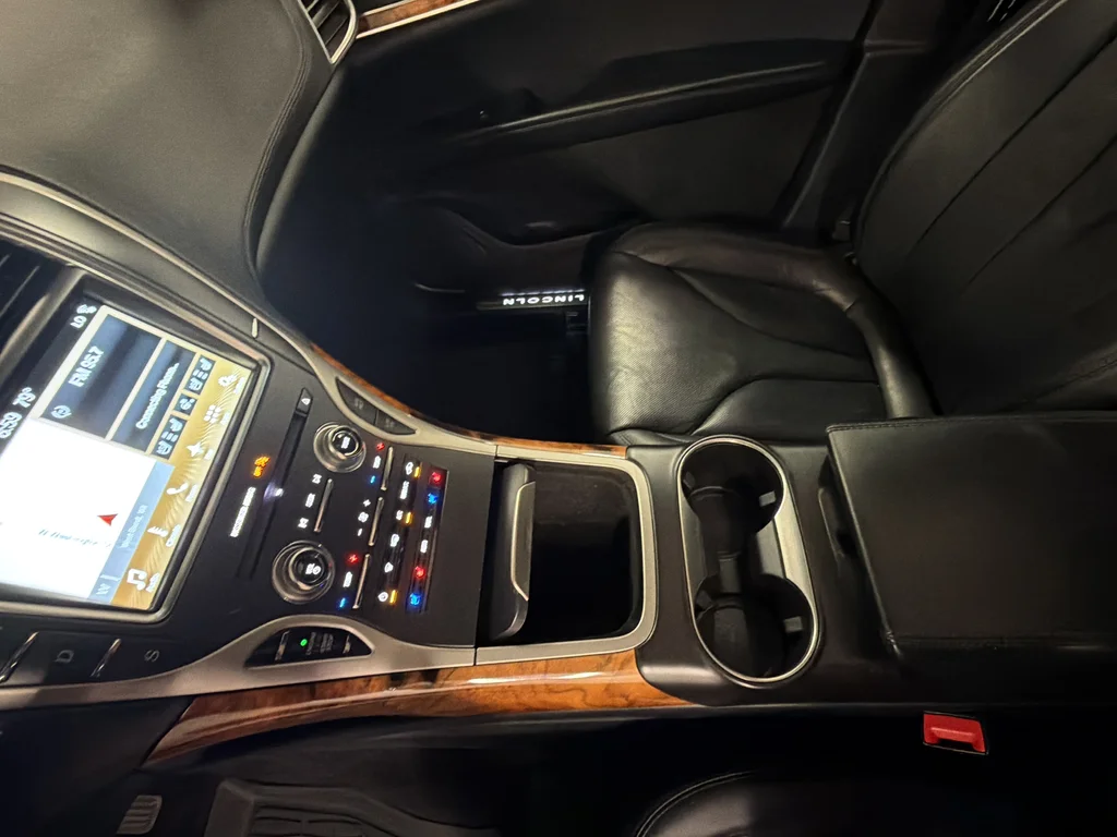 Used 2017 Gray Lincoln Reserve image 21