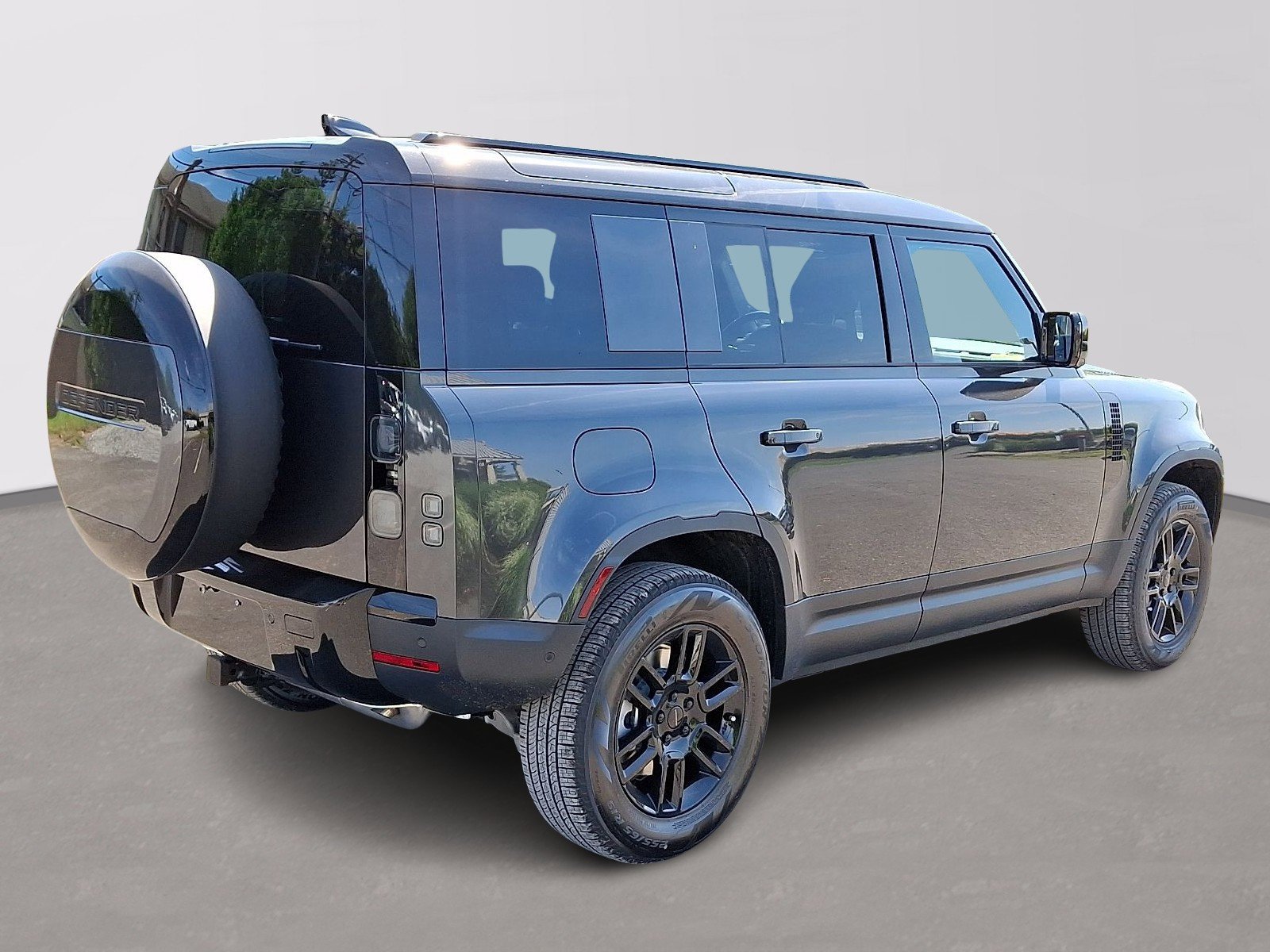 New 2026 Carpathian Grey Land Rover S image 3