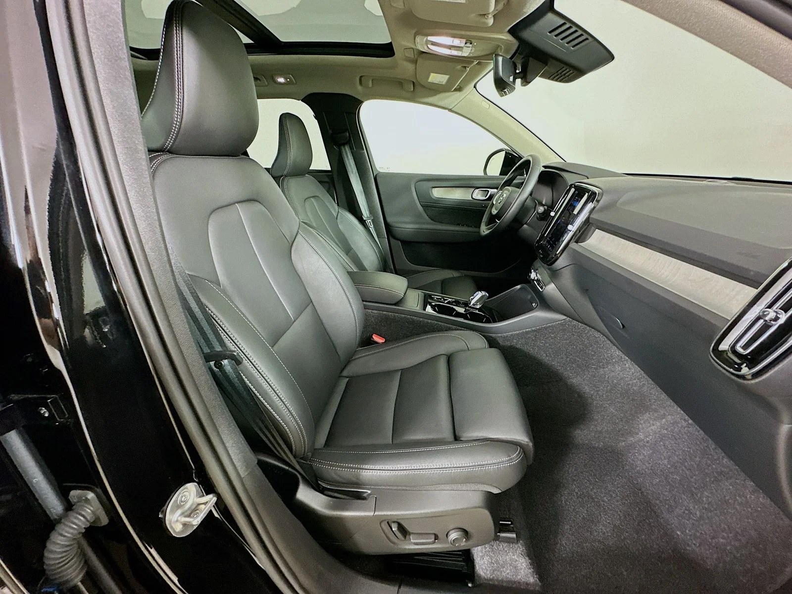 Used 2026  Volvo  image 42
