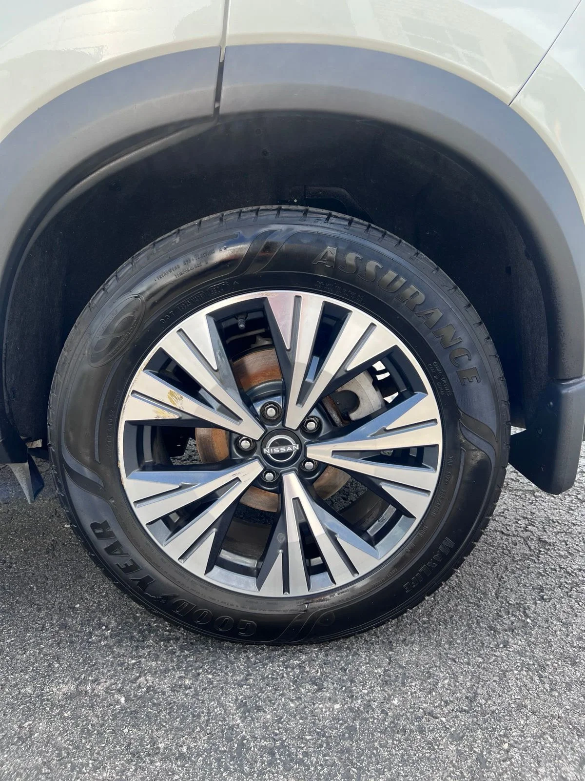 Used 2022 White Nissan SV image 17