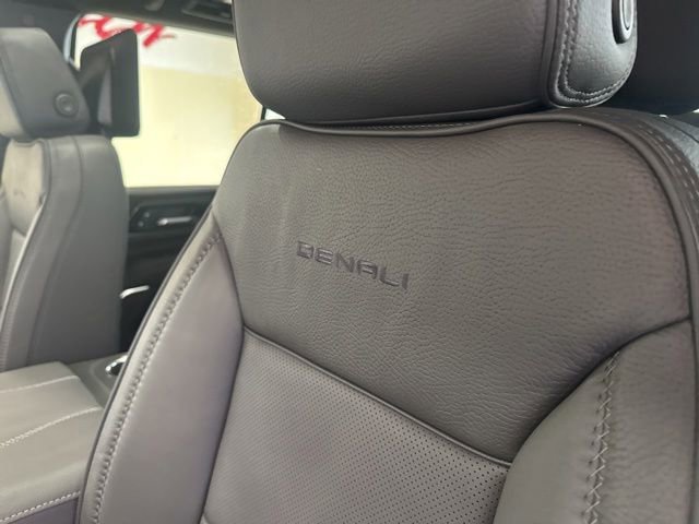 2026 GMC Yukon Denali - Photo 10