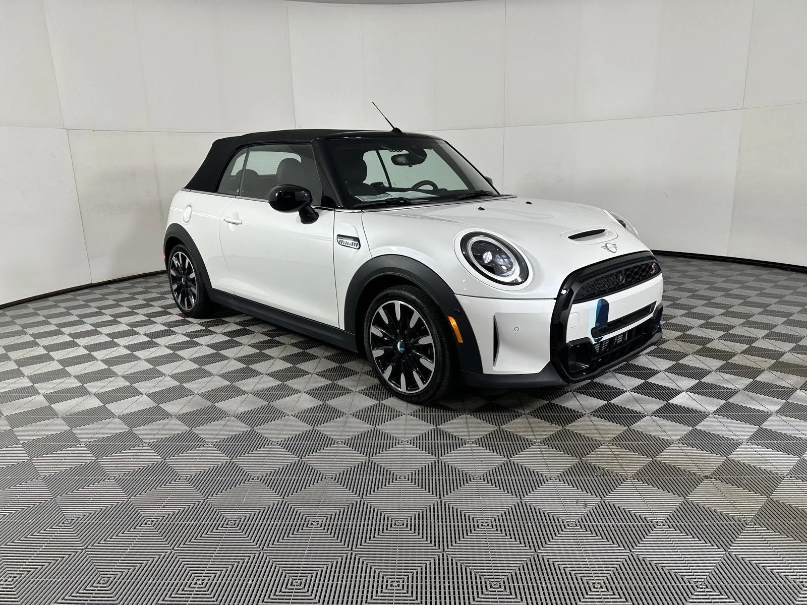 Used 2024 Nanuq White Metallic MINI Cooper S image 9