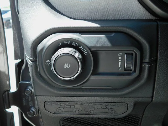 2025 Jeep Wrangler 4-Door Sahara - Photo 19