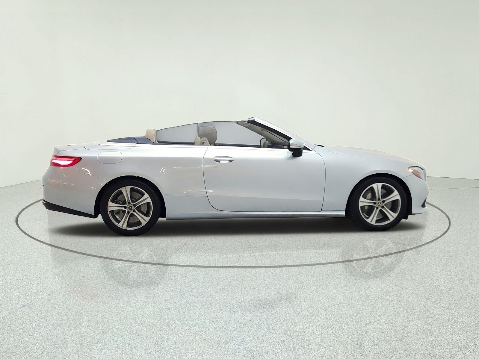 Used 2018 Diamond Silver Metallic Mercedes-Benz E 400 RWD Cabriolet image 4