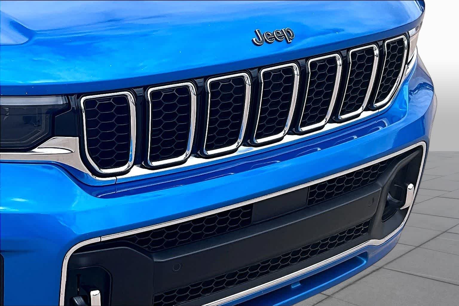 Used 2023 Hydro Blue Pearlcoat Jeep Overland image 28