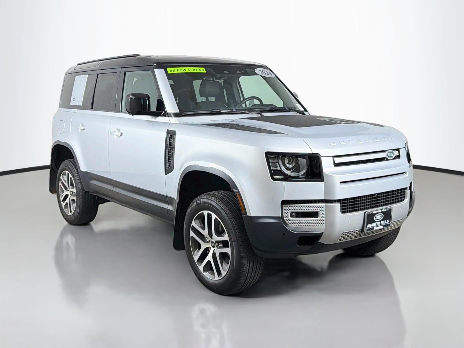 Used 2024 Hakuba Silver Metallic Land Rover S image 7