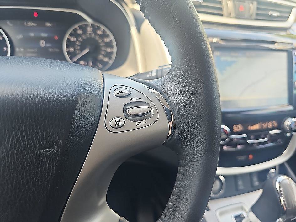 Used 2016 Arctic Blue Metallic Nissan SL image 23