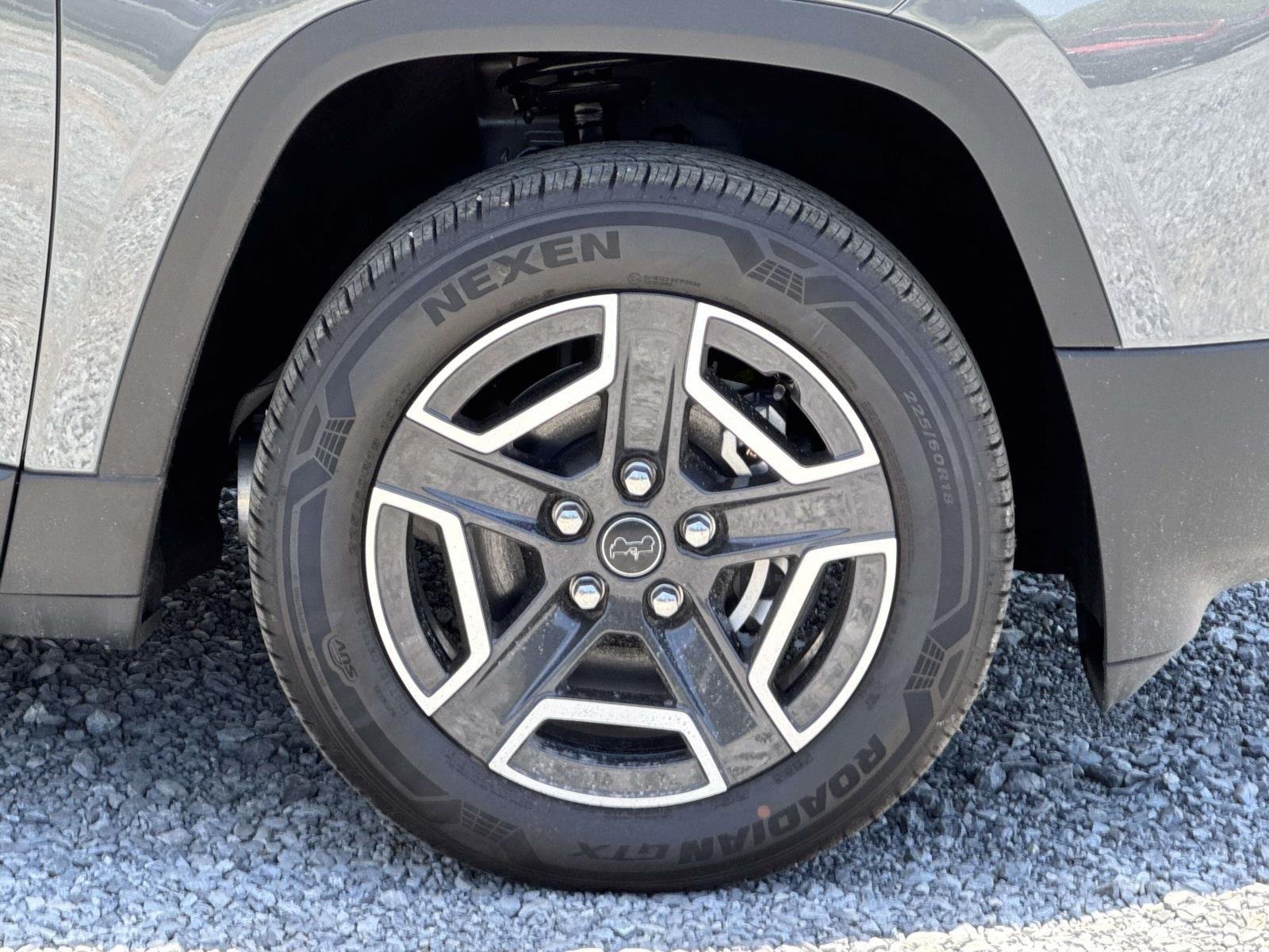 New 2026 Sting-Gray Clear-Coat Exterior Paint Jeep Laredo image 25