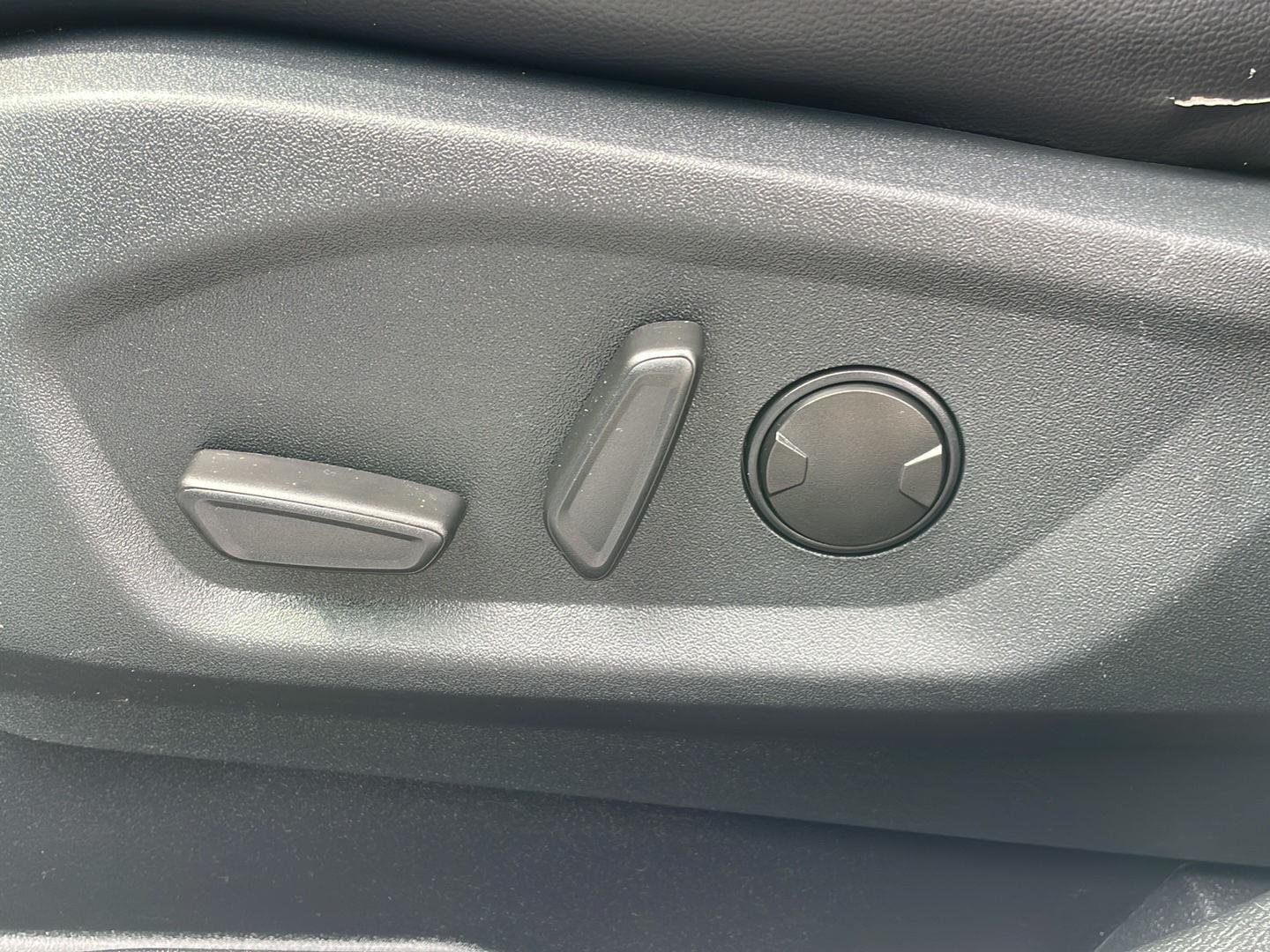 Used 2024 Oxford White Ford SEL image 11