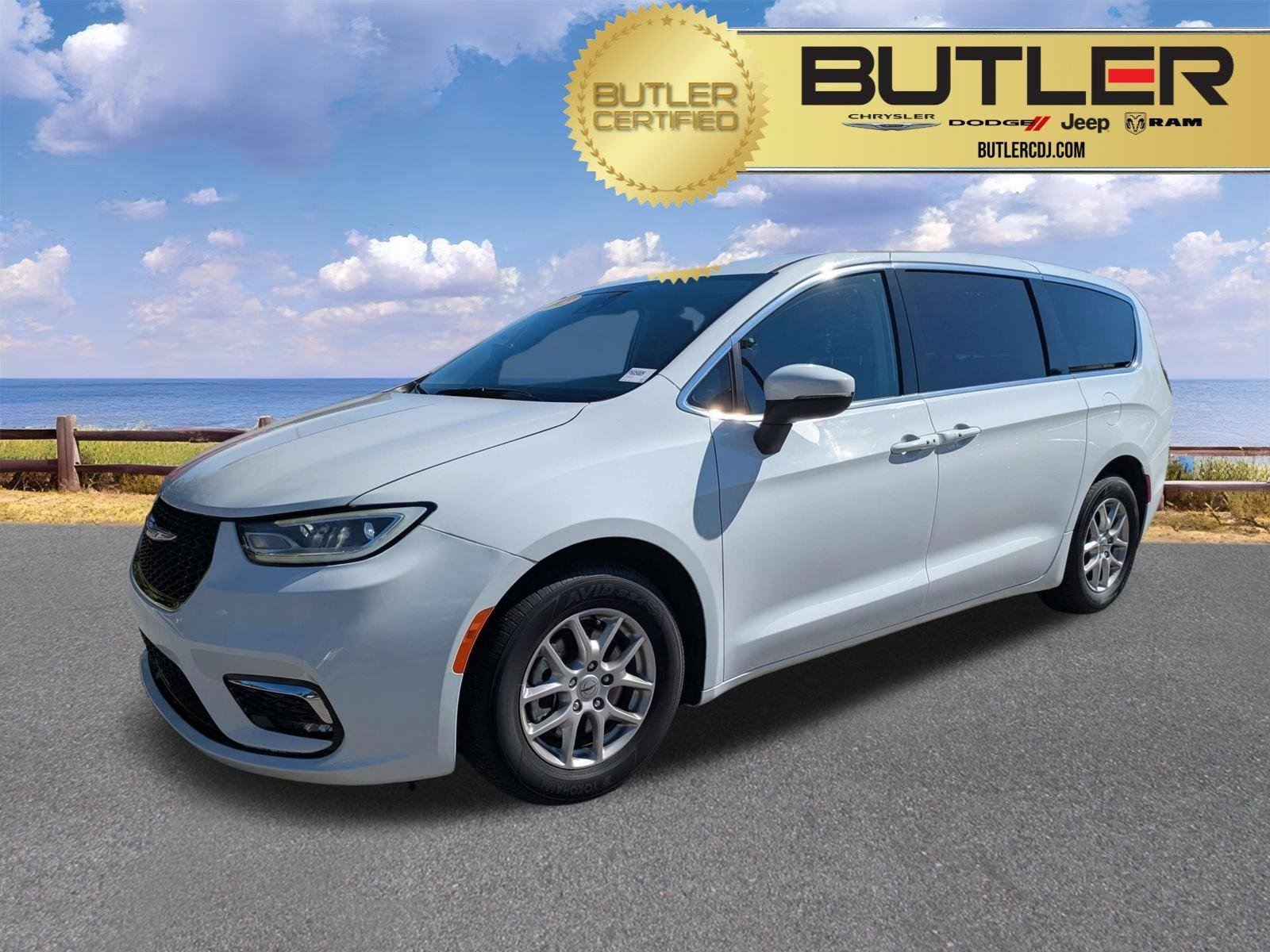 Used 2023 Bright White Clearcoat Chrysler Touring L image 1