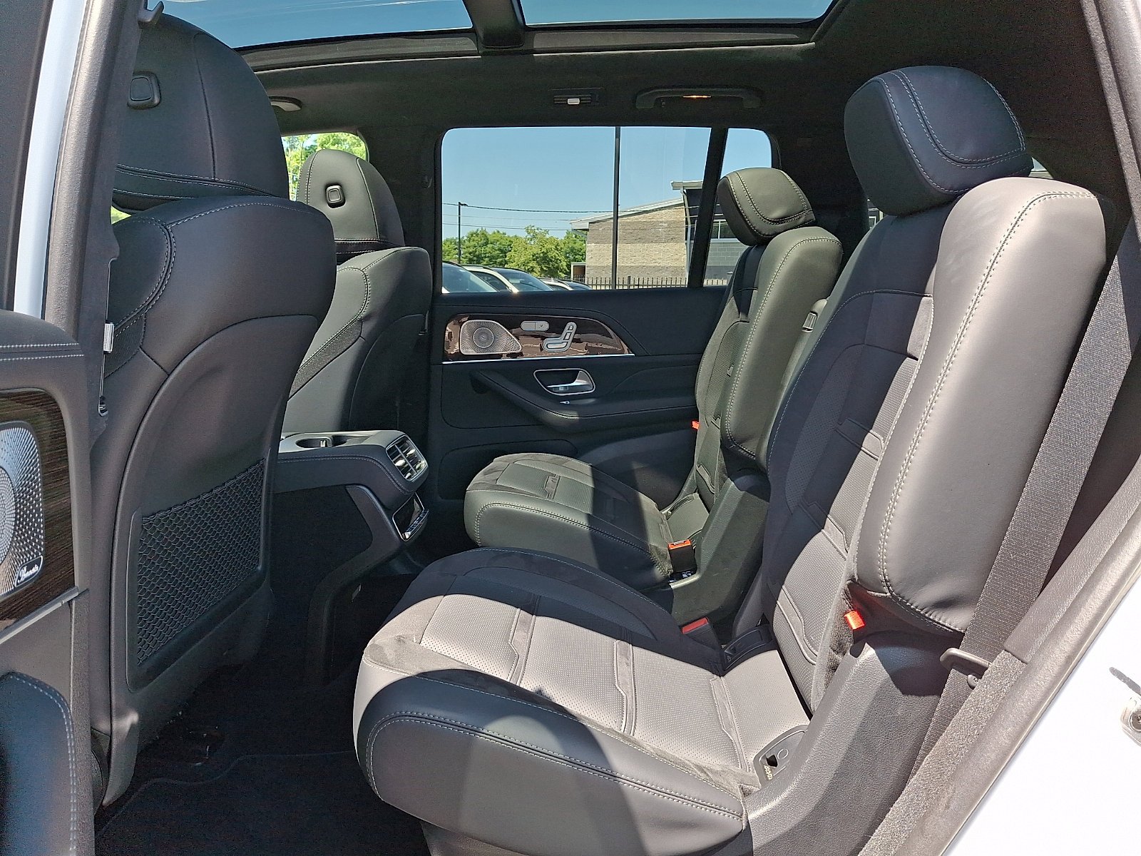 2025 Mercedes-Benz GLS AMG GLS 63 - Photo 10
