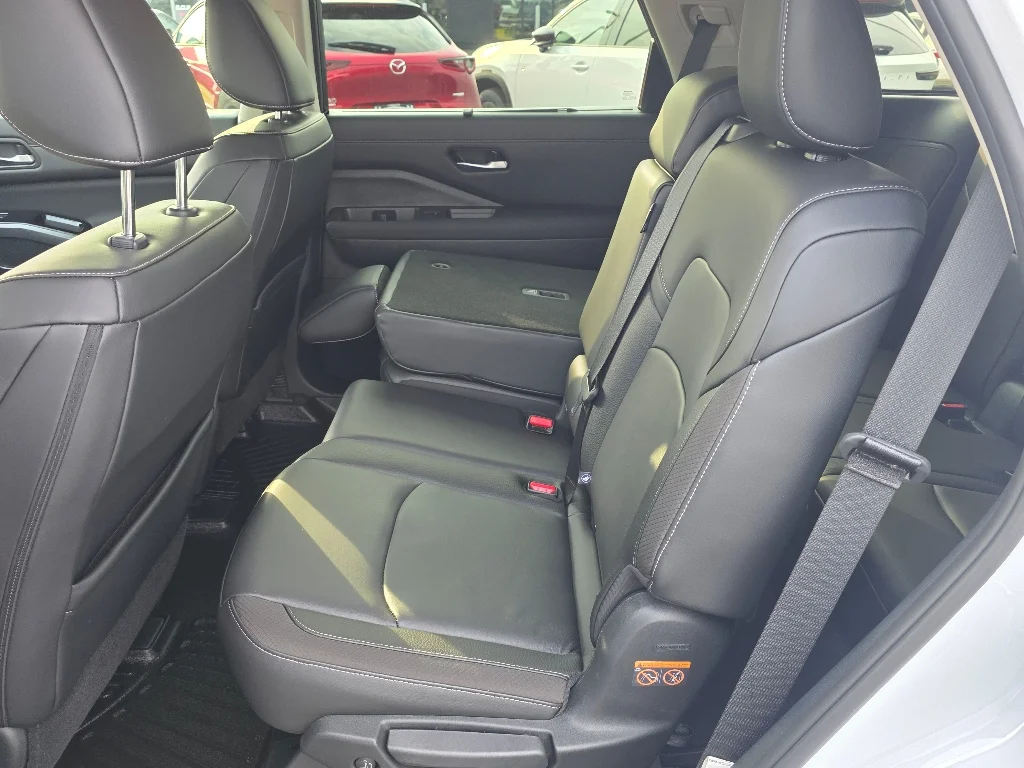 Used 2025 White Nissan SL image 29