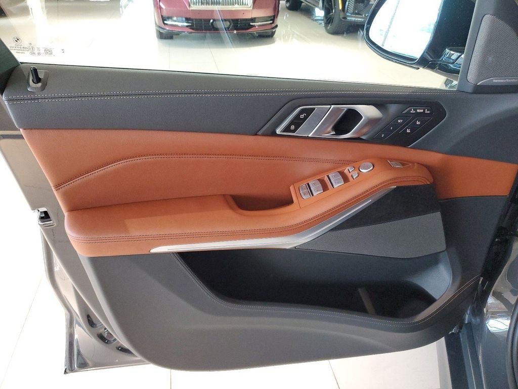 2025 BMW X7 ALPINA XB7 - Photo 15