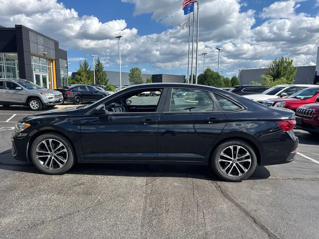 Used 2022  Volkswagen 1.5T Sport image 7