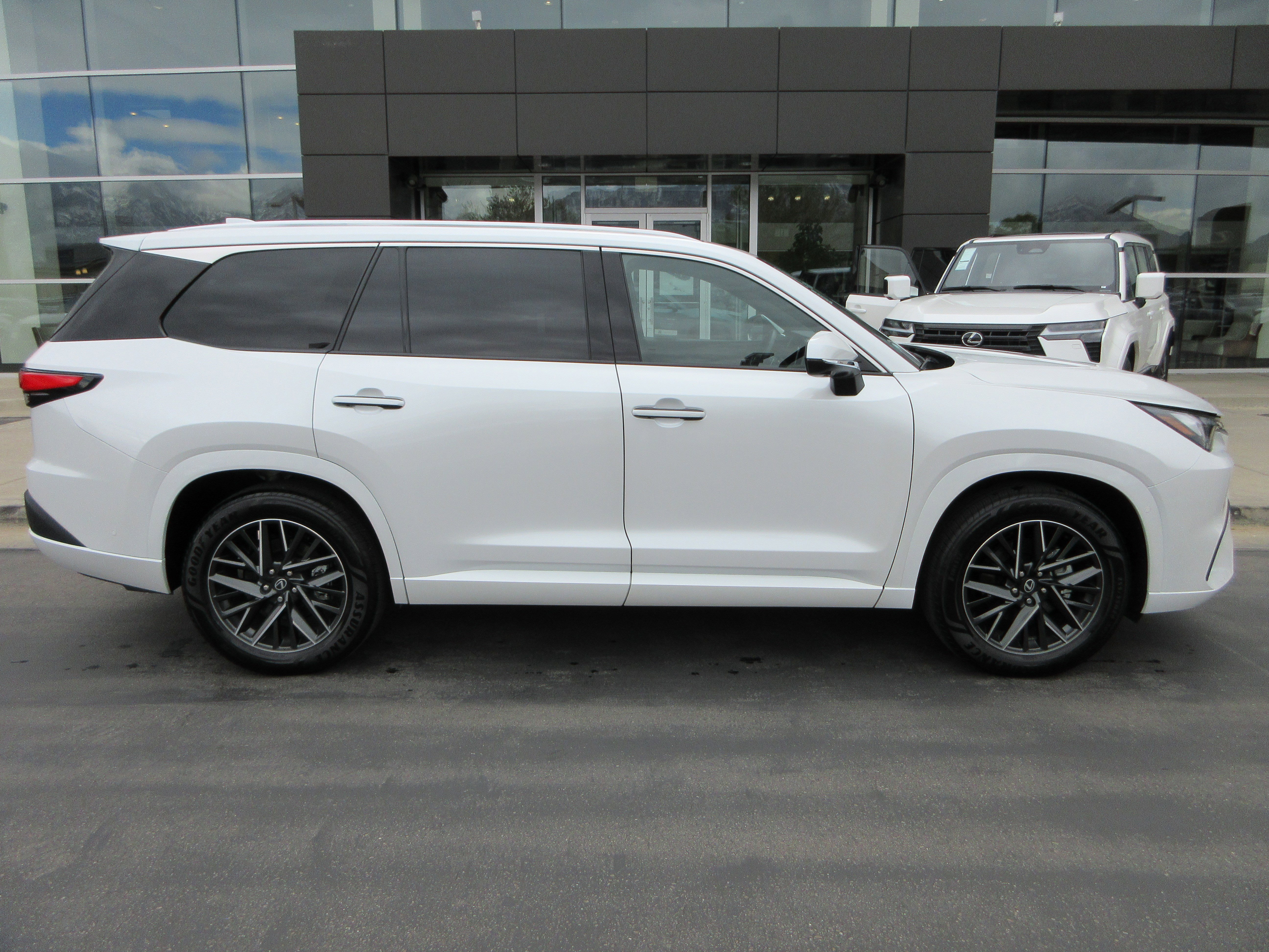 Used 2026 Wind Chill Pearl Lexus 350 Premium image 11